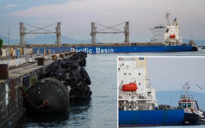 Bulk carrier with grain grounding at Napoli Port, Italy