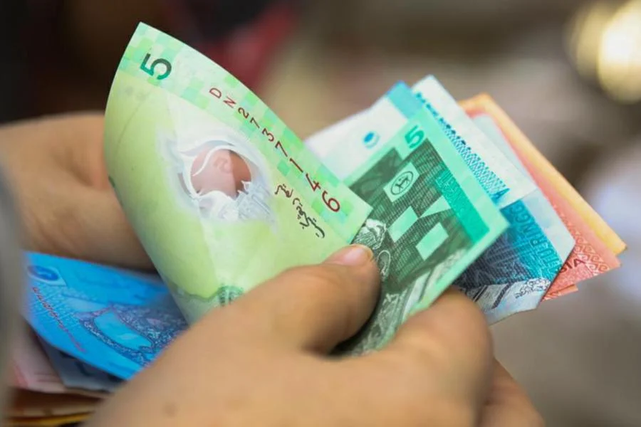 Ringgit retreats to open lower against US dollar
