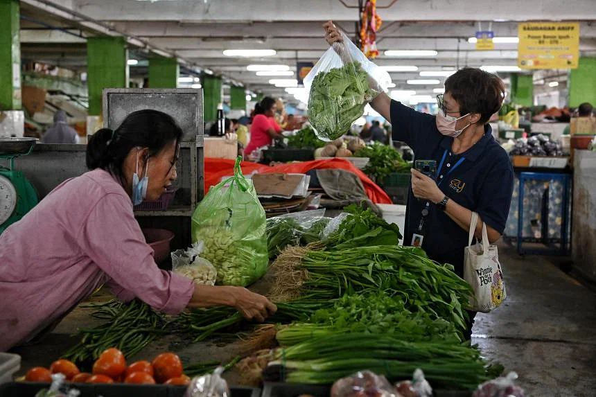 Vegetable and seafood prices go up in Malaysia due to heavy rains