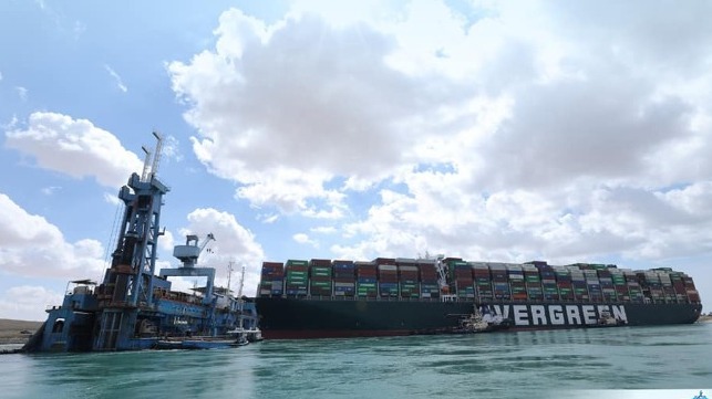 ever-given-dredging-suez-canal-authority.031667