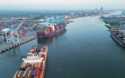 Containership Briefly Grounds Blocking Port of Mobile