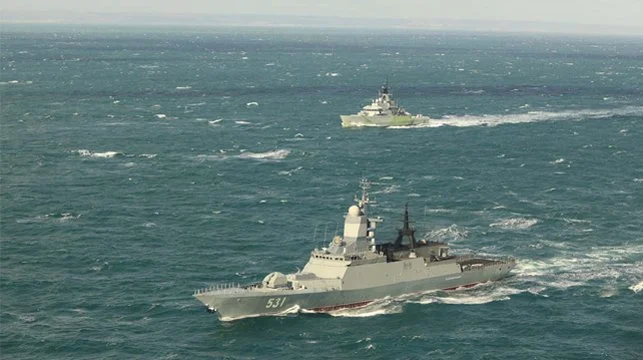 UK-and-Russian-warships-in-the-English-Channel